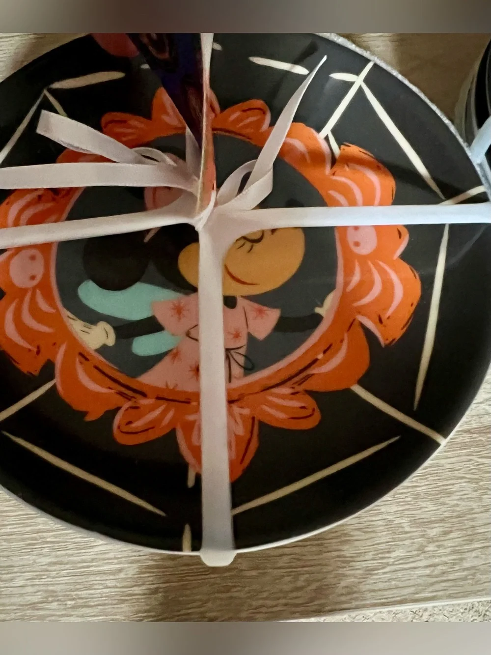 2 Sets of 4 Disney Minnie Mouse Black and Orange Party Plates - Pack of 8